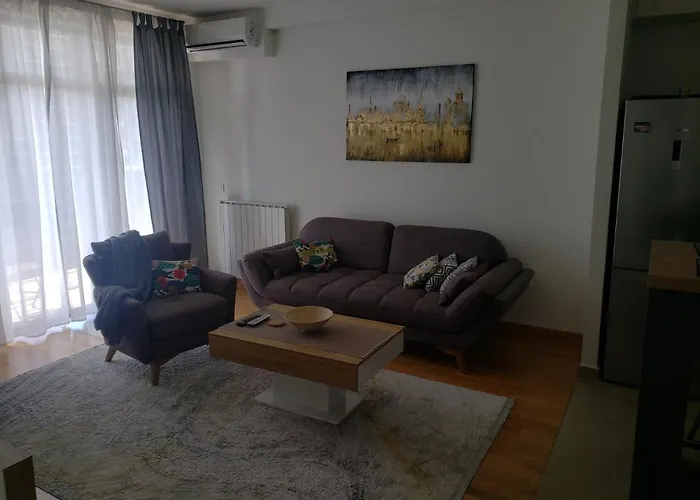 B-G Waterfront Apartment