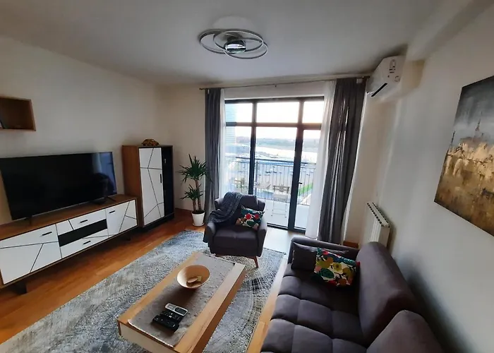 B-G Waterfront Apartment